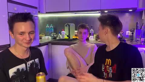 Snapshot of logan_mett chatting on 10-19-25, 10:21 Logan online show from 10-19-25, 10:21