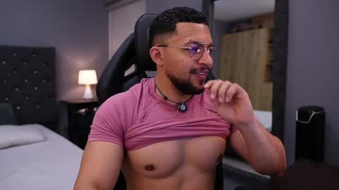 Snapshot of loganmartinx chatting on 05-25-26, 10:05 loganmartinx online show from 05-25-26, 10:05
