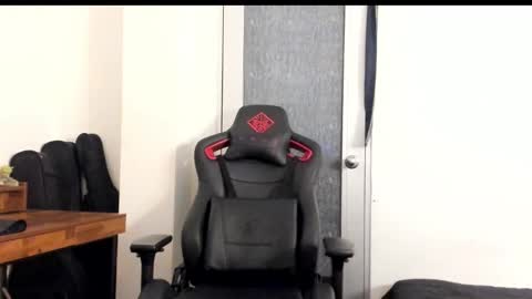 Snapshot of logannick chatting on 09-15-25, 07:19 Logan online show from 09-15-25, 07:19