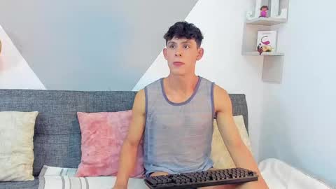 Snapshot of loganoficialx chatting on 02-10-25, 08:42 loganoficialx online show from 02-10-25, 08:42