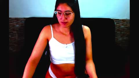 Snapshot of lois_fer chatting on 06-18-26, 07:51 Lois online show from 06-18-26, 07:51