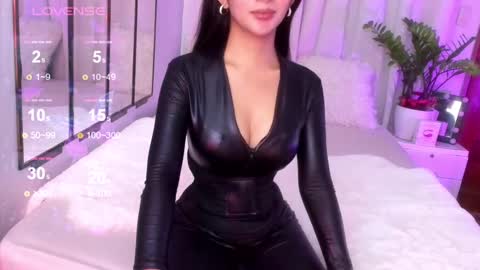 Snapshot of loisewilliams chatting on 03-11-25, 01:56 Mistress L online show from 03-11-25, 01:56