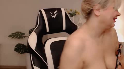  Lola  online show from 03-11-26, 06:08