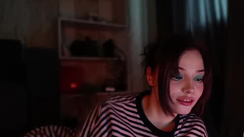 lola online show from 03-24-26, 07:57