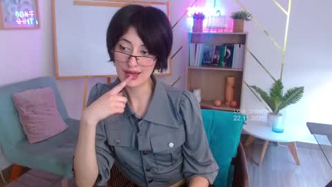 Snapshot of lola_creamy chatting on 11-22-25, 02:05 Lola online show from 11-22-25, 02:05