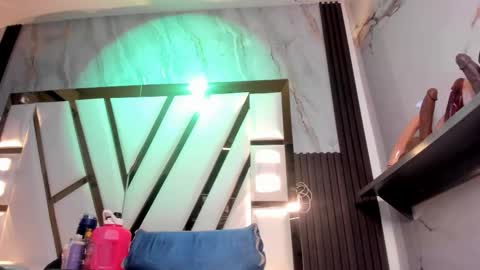 Lola online show from 12-02-25, 11:37