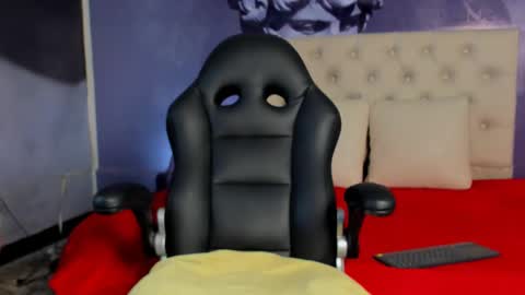 lola red online show from 02-15-25, 08:01