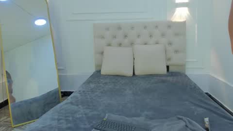 lola red online show from 03-28-26, 07:02