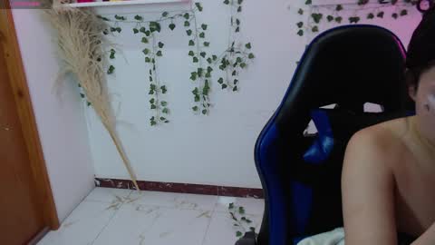 Snapshot of lola_star_ chatting on 05-11-26, 01:28 Lola online show from 05-11-26, 01:28