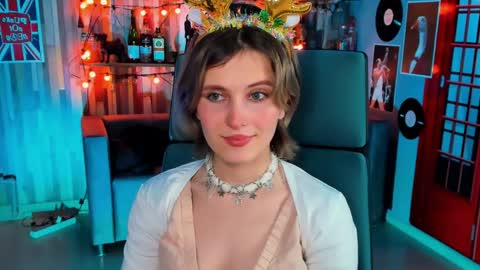 Snapshot of lolaasmus chatting on 12-20-24, 08:28 I consider myself the god Loki but life just calls me LOL online show from 12-20-24, 08:28