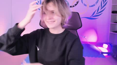 Snapshot of lolaasmus chatting on 12-24-24, 05:05 I consider myself the god Loki but life just calls me LOL online show from 12-24-24, 05:05