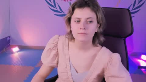 Snapshot of lolaasmus chatting on 12-24-24, 11:17 I consider myself the god Loki but life just calls me LOL online show from 12-24-24, 11:17