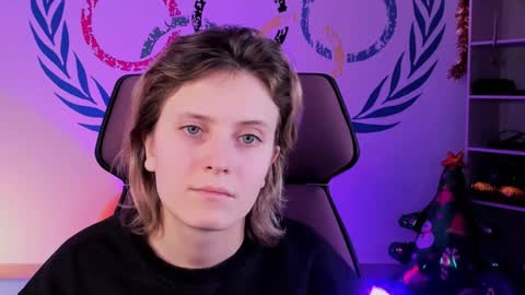 Snapshot of lolaasmus chatting on 12-28-24, 08:05 I consider myself the god Loki but life just calls me LOL online show from 12-28-24, 08:05