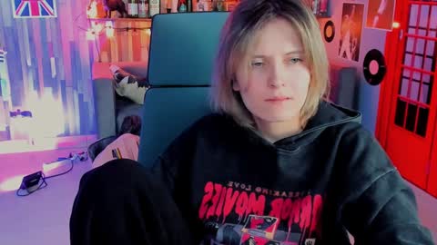 Snapshot of lolaasmus chatting on 01-07-25, 12:41 I consider myself the god Loki but life just calls me LOL online show from 01-07-25, 12:41