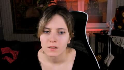 Snapshot of lolaasmus chatting on 01-10-25, 05:15 I consider myself the god Loki but life just calls me LOL online show from 01-10-25, 05:15