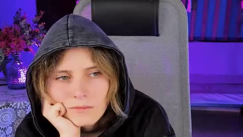 Snapshot of lolaasmus chatting on 02-12-25, 01:59 I consider myself the god Loki but life just calls me LOL online show from 02-12-25, 01:59