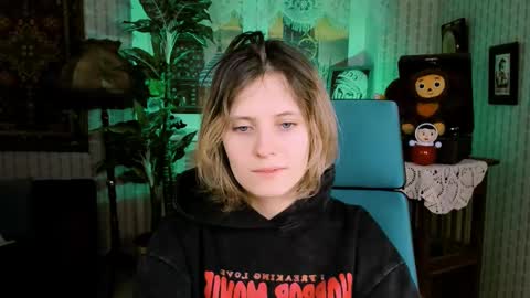 Snapshot of lolaasmus chatting on 02-19-25, 05:05 I consider myself the god Loki but life just calls me LOL online show from 02-19-25, 05:05