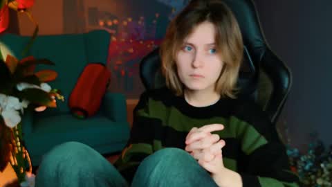 Snapshot of lolaasmus chatting on 02-21-25, 01:22 I consider myself the god Loki but life just calls me LOL online show from 02-21-25, 01:22