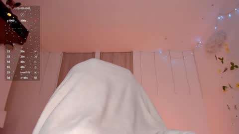 Snapshot of lolaberry_ chatting on 01-22-25, 01:21 Lola Berry online show from 01-22-25, 01:21