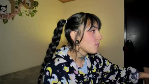 Snapshot of lolaleah_ chatting on 01-13-26, 01:22 Lola online show from 01-13-26, 01:22