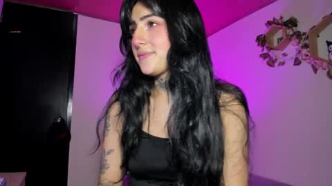 Snapshot of lolaleah_ chatting on 01-14-26, 04:51 Lola online show from 01-14-26, 04:51