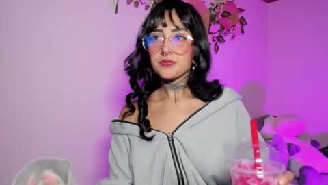 Snapshot of lolaleah_ chatting on 03-04-26, 06:19 Lola online show from 03-04-26, 06:19
