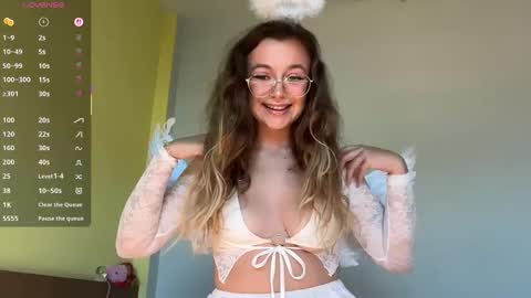 Snapshot of lolatheangel chatting on 11-09-25, 04:33 Lolatheangel online show from 11-09-25, 04:33