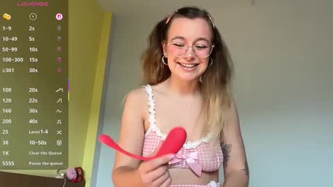 Snapshot of lolatheangel chatting on 11-18-25, 05:56 Lolatheangel online show from 11-18-25, 05:56