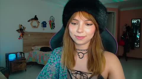 Snapshot of lolaverse chatting on 10-08-25, 07:55 Lola doll online show from 10-08-25, 07:55