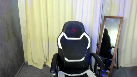 Snapshot of lolla_awesome chatting on 10-15-25, 01:22 Lolla online show from 10-15-25, 01:22