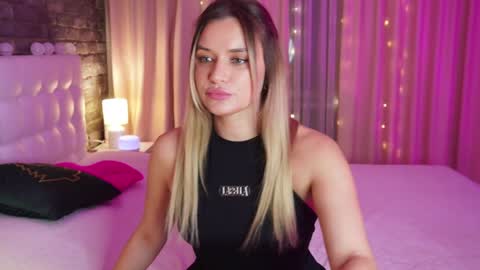 Snapshot of lollidoli__ chatting on 01-02-25, 05:50 Victoria online show from 01-02-25, 05:50