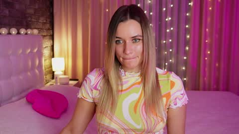 Snapshot of lollidoli__ chatting on 01-14-25, 05:45 Victoria online show from 01-14-25, 05:45