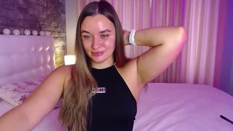 Snapshot of lollidoli__ chatting on 11-16-25, 10:43 Victoria online show from 11-16-25, 10:43