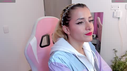 Lolly  online show from 01-04-25, 02:35