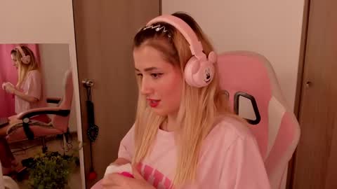 Lolly  online show from 02-25-25, 03:42