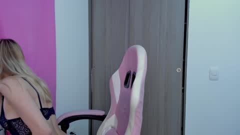 Snapshot of lollypetitte_ chatting on 12-10-24, 09:22 Lolly online show from 12-10-24, 09:22