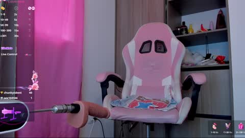 Snapshot of lollypetitte_ chatting on 12-16-24, 05:22 Lolly online show from 12-16-24, 05:22