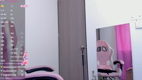 Snapshot of lollypetitte_ chatting on 12-26-24, 04:36 Lolly online show from 12-26-24, 04:36