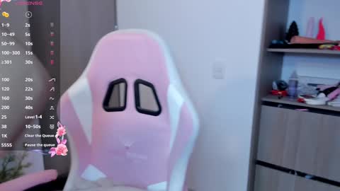 Snapshot of lollypetitte_ chatting on 12-27-24, 10:05 Lolly online show from 12-27-24, 10:05