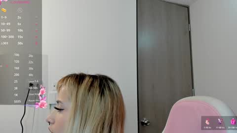 Snapshot of lollypetitte_ chatting on 12-28-24, 01:17 Lolly online show from 12-28-24, 01:17