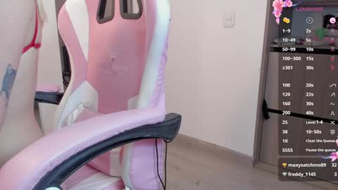 Snapshot of lollypetitte_ chatting on 01-07-25, 05:01 Lolly online show from 01-07-25, 05:01