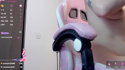 Snapshot of lollypetitte_ chatting on 01-28-25, 04:50 Lolly online show from 01-28-25, 04:50