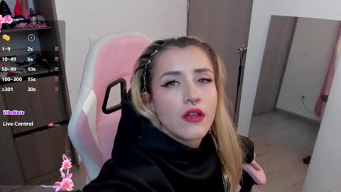 Snapshot of lollypetitte_ chatting on 01-29-25, 01:58 Lolly online show from 01-29-25, 01:58