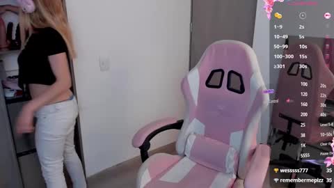 Snapshot of lollypetitte_ chatting on 02-02-25, 01:34 Lolly online show from 02-02-25, 01:34