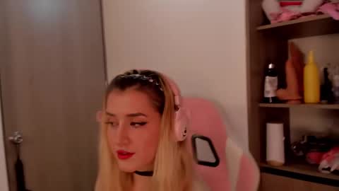 Snapshot of lollypetitte_ chatting on 03-03-25, 03:41 Lolly online show from 03-03-25, 03:41