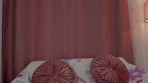 Snapshot of lollypetitte_ chatting on 10-23-25, 05:51 Lolly online show from 10-23-25, 05:51