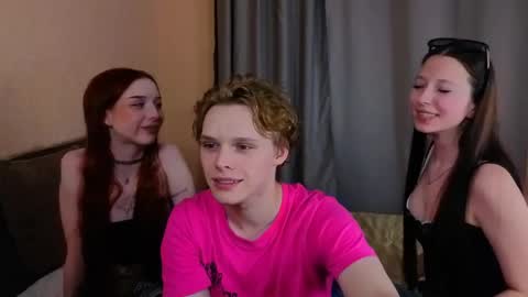 Snapshot of lolnoillimsary chatting on 05-18-26, 06:25 Nelis online show from 05-18-26, 06:25