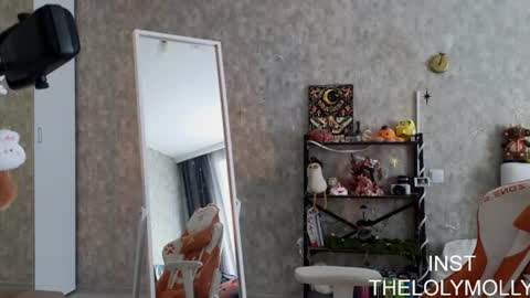 Snapshot of lolymolli chatting on 06-19-26, 10:41 Molli online show from 06-19-26, 10:41