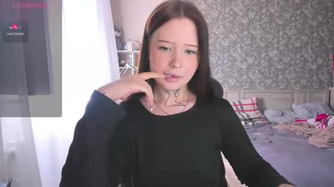 Snapshot of lonalye chatting on 09-28-25, 11:04 lona online show from 09-28-25, 11:04