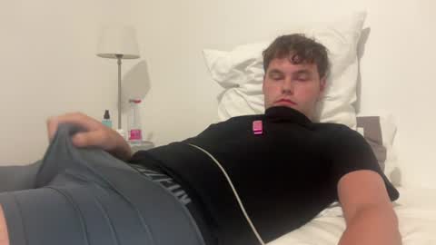 Snapshot of londonlad2002x chatting on 07-22-26, 01:08 londonlad2002x online show from 07-22-26, 01:08